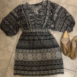 🚨🚨price drop🚨🚨Black and white patterned to